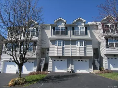1015 Ethan Allen Dr, New Windsor, NY 12553