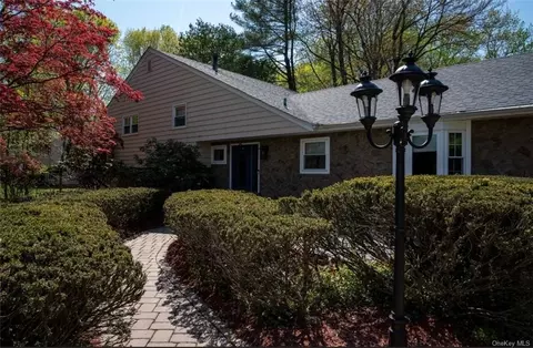 351 Fulle Dr, Clarkstown, NY 10989