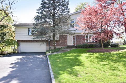 10 Algonquin Dr, Greenburgh, NY 10533