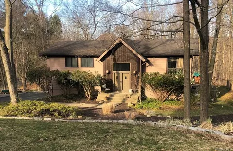 3 Campbell Dr, Somers, NY 10589