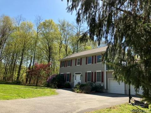 52 School St, Cortlandt, NY 10567