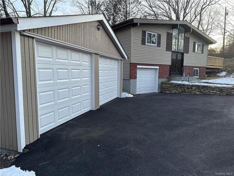 76 Kent Shore Dr, Kent, NY 10512