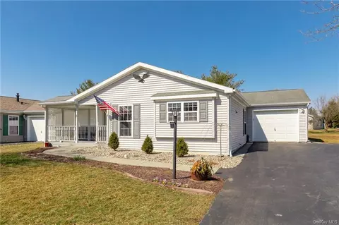 8 Vero Dr, Poughkeepsie, NY 12603