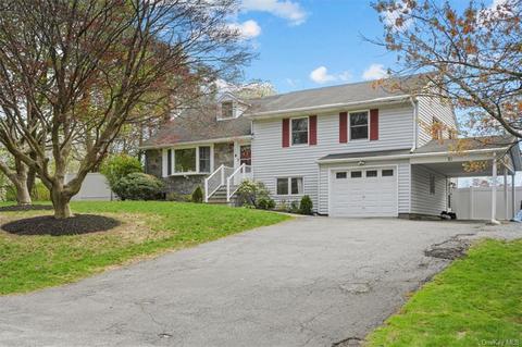 10 Lakeview Dr, Mahopac, NY 10541