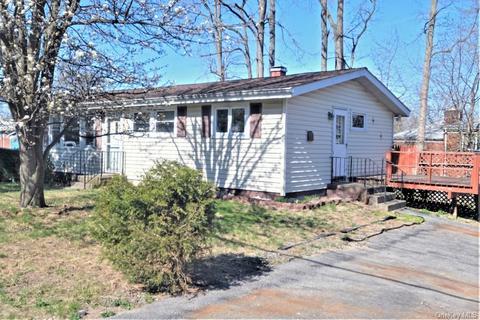 5 Marshall E Dr, New Windsor, NY 12553