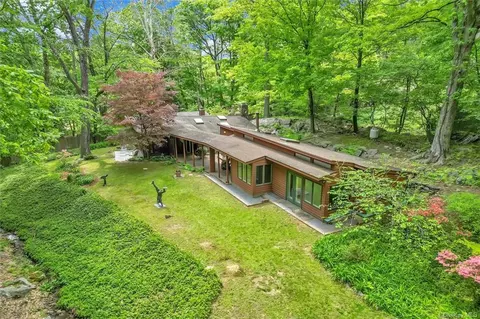 483 Old Chappaqua Rd, Mount Pleasant, NY 10510