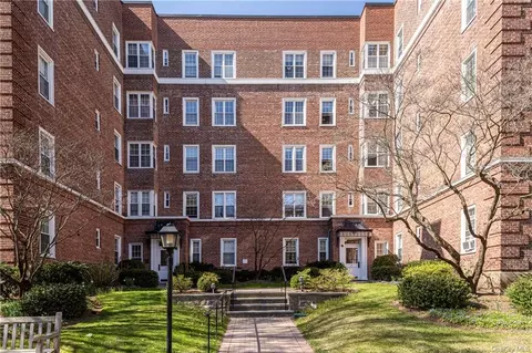 3 Midland Gdns #2G, Bronxville, NY 10708