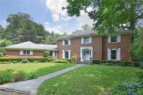 23 Village Ln, Bronxville, NY 10708