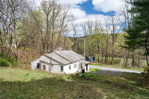 51 Ministers Flats Rd, Mamakating, NY 12790
