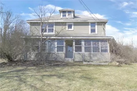 30 Cotter Rd, Highland, NY 12528