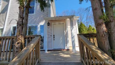 35 Pembrooke Ct, Putnam Valley, NY 10579