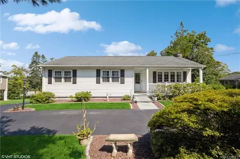 16 W Collier Dr W, Carmel, NY 10512