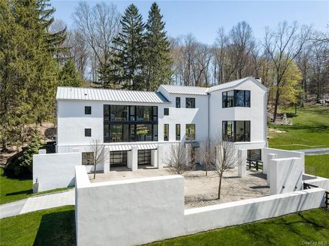 335 Whippoorwill Rd, New Castle, NY 10514