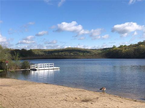 122 Fern Ln, Mahopac, NY 10541