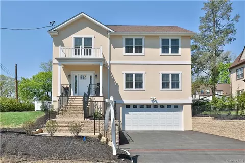 3 Stratford Rd, New Rochelle, NY 10804