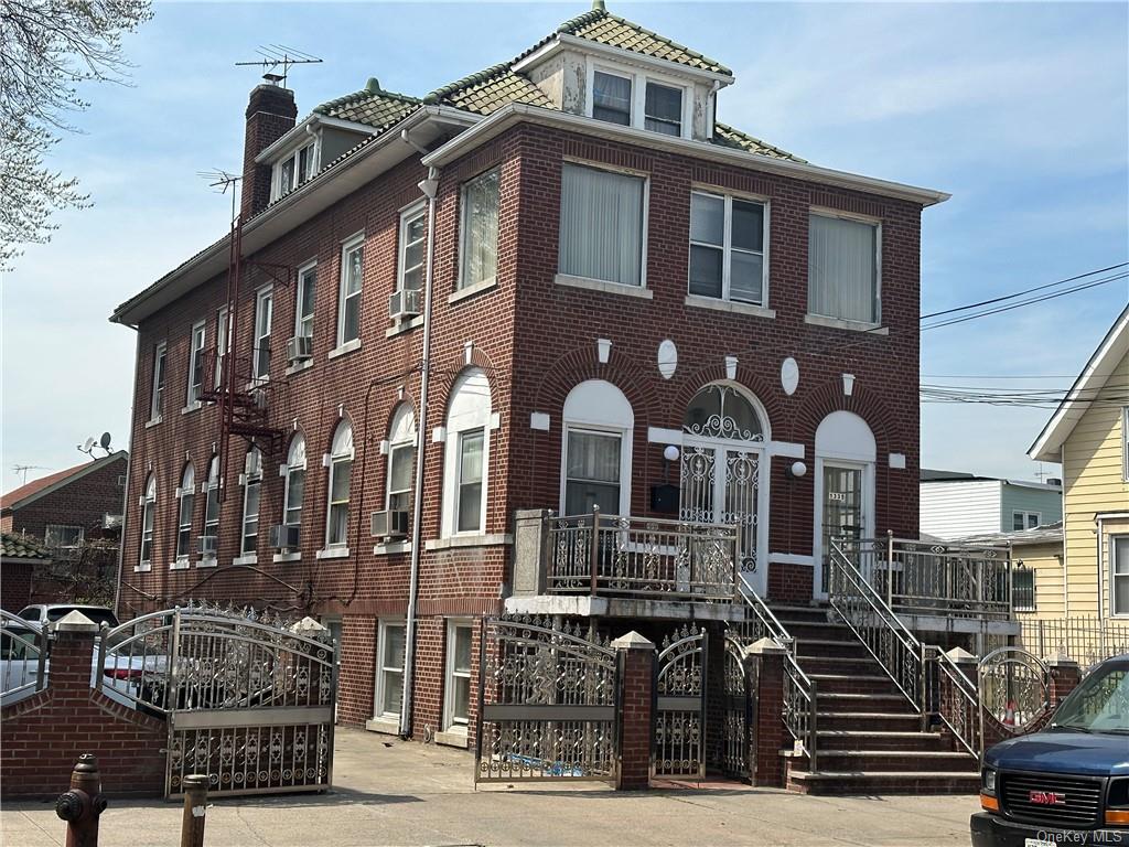 1335-33 37 Taylor Ave  