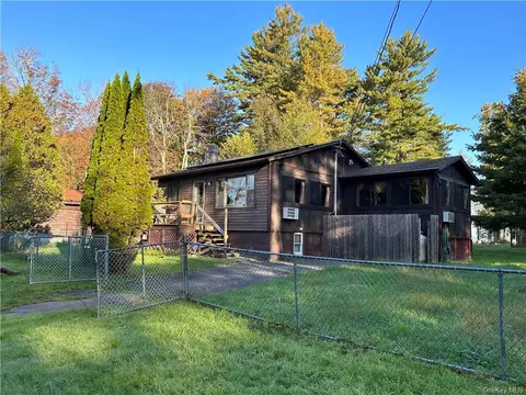 135 E Thompson Pl, Smallwood, NY 12778