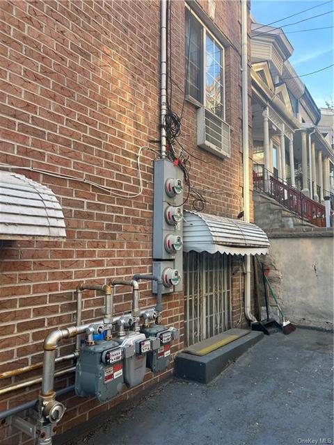 2087 Tiebout Ave, Bronx, NY 10457