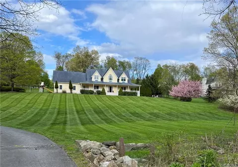 17 Iron Mountain Rd, Warwick, NY 10990