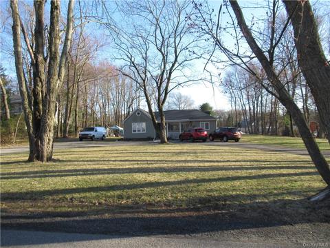 14 Louis Rd, Clarkstown, NY 10956