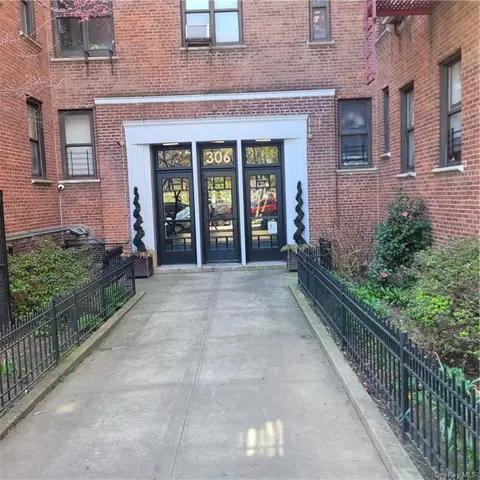306 E Mosholu Pkwy S #5C, Bronx, NY 10458