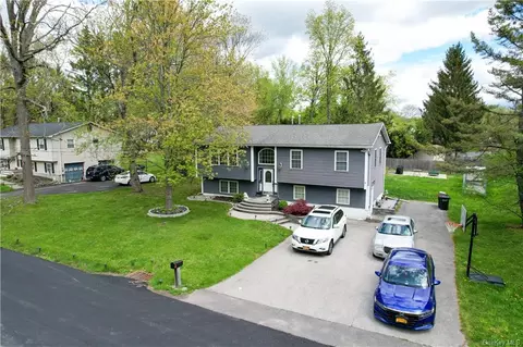 225 Summit Dr, New Windsor, NY 12553