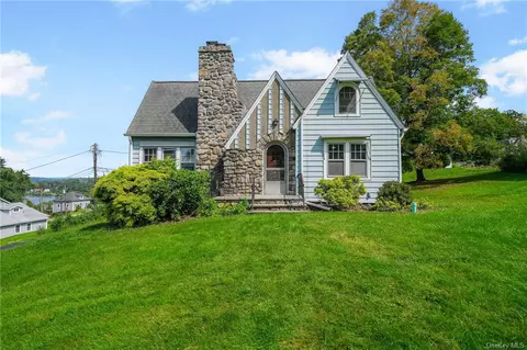 7 Leeside Rd, Carmel, NY 10512