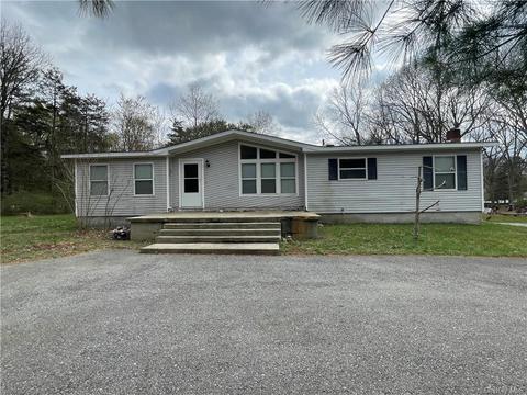 114 O Halloran Cir, Pleasant Valley, NY 12569