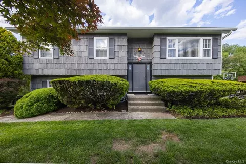 49 Oakland Pl, Clarkstown, NY 10954