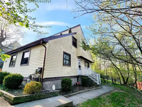 26 Wolfe Dr, Ramapo, NY 10977