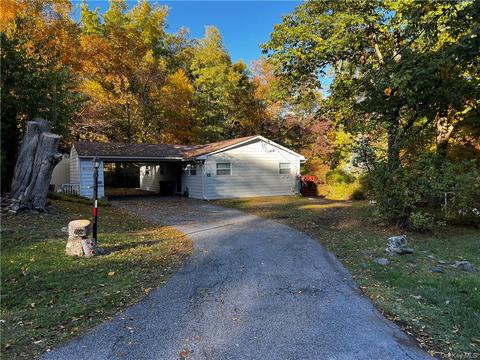 142 Walnut Dr, Pawling, NY 12564