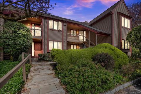 302 Eagle Bay Dr, Ossining, NY 10562