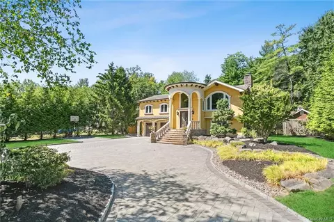 602 Palmer Dr, Clarkstown, NY 10960