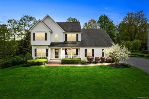 21 Camelot Dr, Warwick, NY 10990