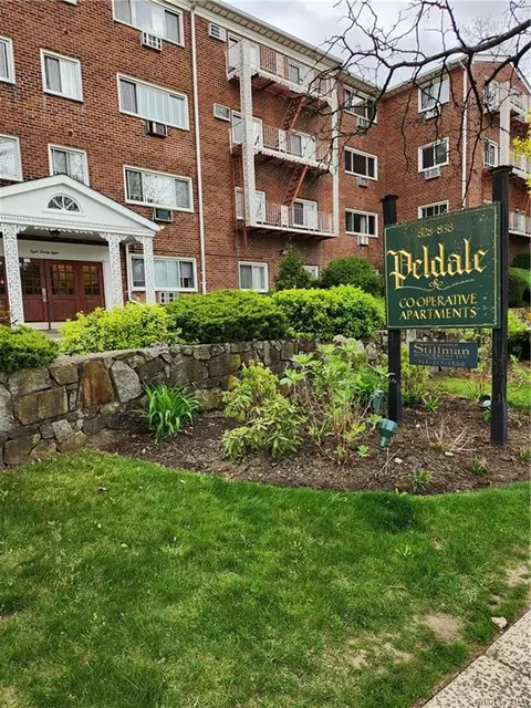 828 Pelhamdale Ave #2C, New Rochelle, NY 10801
