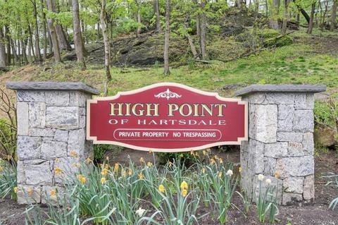 100 High Point Dr #811, Greenburgh, NY 10530
