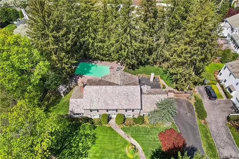 8 Paddington Cir, Bronxville, NY 10708
