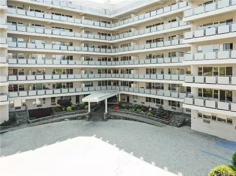 300 Martine Ave #9D, White Plains, NY 10601