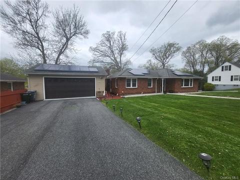 8 Faye Ave, New Windsor, NY 12553
