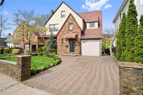 71 Ridge Dr, Yonkers, NY 10705