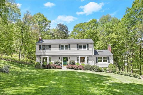 26 Woodcrest Dr, North Castle, NY 10504