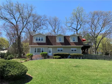 43 Eberling Dr, Clarkstown, NY 10956