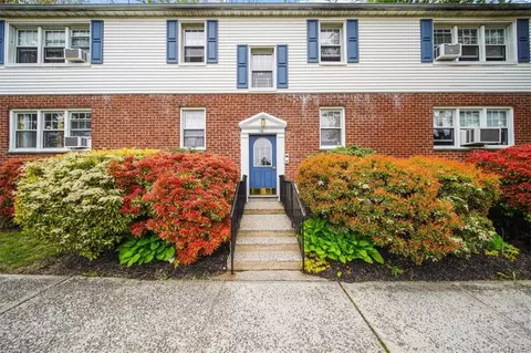 130 Underhill Ave #1B, Harrison, NY 10604