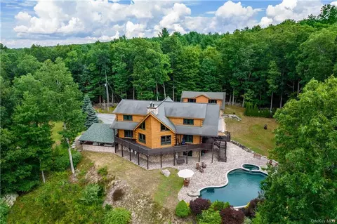 23 Sawmill Rd, Highland, NY 12719