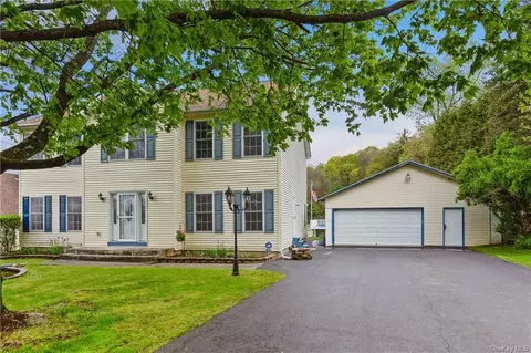 32 Baldwin Ln, Mahopac, NY 10541