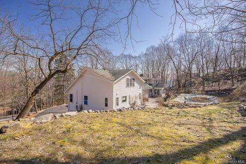 155 Mott Farm Rd, Tomkins Cove, NY 10986