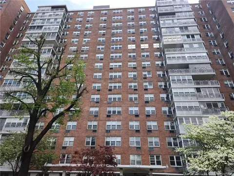 43-10 Kissena Blvd #17A, Flushing, NY 11355