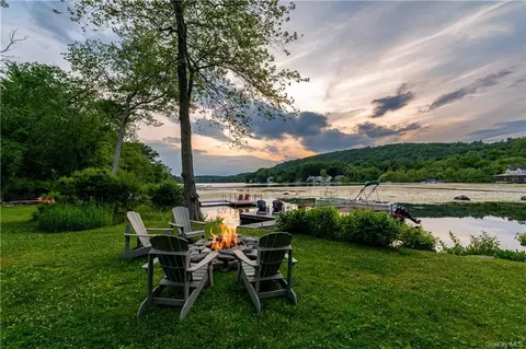 15 S Shore Dr, Lewisboro, NY 10590