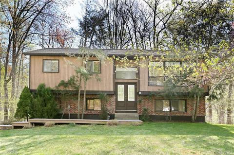 9 Stonehurst Ct, Ramapo, NY 10970