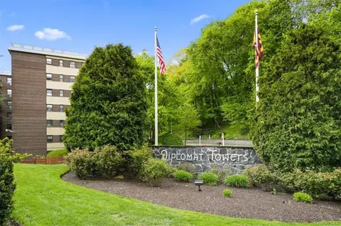 200 Diplomat Dr #2P, Mount Kisco, NY 10549